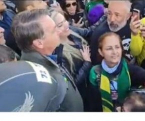 Passeios de moto com apoiadores em cidades brasileiras tem se tornado uma rotina nos fins de semana do presidente. No sábado (7), o evento foi em Florianópolis.(Imagem:Reprodução)