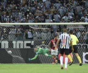 Os equatorianos também eliminaram os poderosos rivais de Buenos Aires que, juntos, somam 10 troféus da Libertadores. Em 2016, com um time jovem e surpreendente, o IDV tirou o River(Imagem:Reprodução)