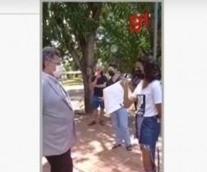 Vice-reitor da UFPI bate-boca com estudantes durante protesto(Imagem:Reprodução)