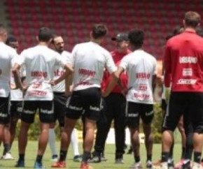 Fernando Diniz e Raí se despedem dos atletas em reapresentação do São Paulo(Imagem:Reprodução)