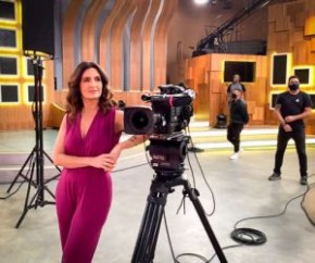 Fátima Bernardes comentou sobre a polêmica de Viih Tube durante entrevista a Rodolffo no seu matinal. A apresentadora enviou livros antirracista de presente para o sertanejo após p(Imagem:Reprodução)