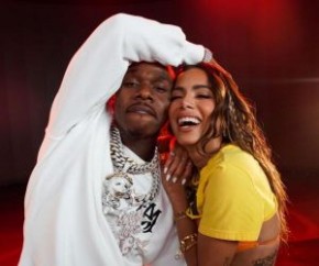O remix do single Girl from Rio junta Anitta com o rapper norte-americano DaBaby. Em tese, a parceria é proveitosa para a cantora carioca porque DaBaby é nome relevante atualmente(Imagem:Reprodução)