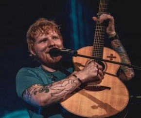 Ed Sheeran está entre os artistas mais tocados em funerais.(Imagem:Divulgação)