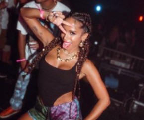 Vai Malandra! Anitta rebola ao som do seu hit com amigas e gringos em festa em Miami(Imagem:Reprodução)