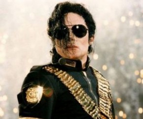 O coreografo Wade Robson teve seu processo contra o cantor Michael Jackson arquivado por um juiz em Los Angeles, nesta semana. Robson acusa o artista de abuso sexual, e tentava res(Imagem:Reprodução)