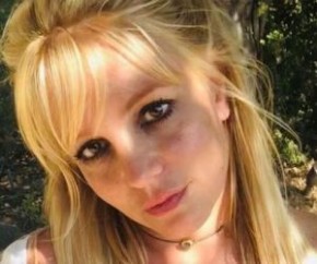O processo sobre a tutela de Britney Spears avançou a favor da cantora. Nesta quinta-feira (11) a juíza Brenda Penny determinou que o pai da artista, Jamie Spears, não pode continu(Imagem:Reprodução)