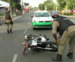 Um dos homens foi atingido por um tiro no peito, e o outro foi baleado no abdômen e em um dos braços. Eles foram socorridos por uma equipe do Serviço de Atendimento Móvel de Urgênc(Imagem:Reprodução)