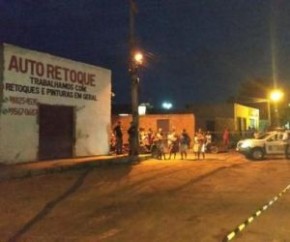 Um jovem de aproximadamente 25 anos foi assassinado a tiros dentro de casa na tarde desta terça-feira (9) no bairro Nova Teresina, na Zona Leste de Teresina.  Segundo informações d(Imagem:Reprodução)