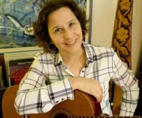 Em 2008, quando era professora de violão na Universidade Livre de Música Tom Jobim em São Paulo, a compositora e violonista paulista Laura Campanér convidou quatro alunos para gra(Imagem:Reprodução)