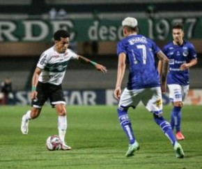 Nirley abriu o placar para os visitantes e William Alves fez para o time paranaense aos 45 minutos do segundo tempo.  O empate mantém o time paranaense na liderança, agora com 53 p(Imagem:Reprodução)