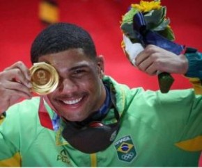 Hebert, de 23 anos, natural de Salvador, repete o feito de Robson Conceição, campeão olímpico na Rio-2016.  O boxe brasileiro volta ao ringue da Kokugikan Arena, neste domingo, a p(Imagem:Reprodução)