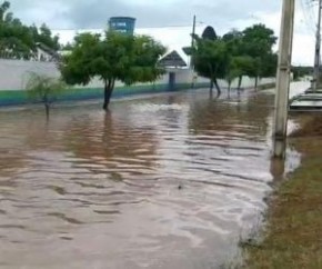 Forte chuva deixa ruas alagadas e bairros sem energia em Teresina(Imagem:Reprodução)