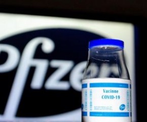 O  Ministério da Saúde informou que, nesta quinta-feira (29), chegará ao Brasil o primeiro lote com 1 milhão de doses da vacina Covid-19 da Pfizer/BioNTech.    De acordo com o Mini(Imagem:Reprodução)