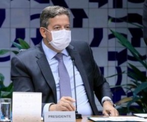 Em meio à incerteza sobre a permanência do ministro da Saúde, Eduardo Pazuello, no comando da pasta neste domingo, 14, o presidente da Câmara, Arthur Lira (PP-AL), sem comentar dir(Imagem:Reprodução)