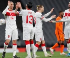 Turquia derrota Holanda, por 4 a 2, nas Eliminatórias Europeias da Copa do Mundo(Imagem:Reprodução)