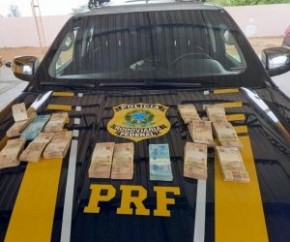 A Polícia Rodoviária Federal (PRF) apreendeu neste sábado (2) R$ 74.850, sem comprovação de origem, e prendeu um homem de 35 anos por lavagem de dinheiro. O flagrante ocorreu na ci(Imagem:Reprodução)