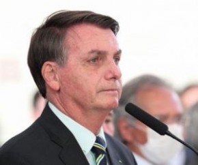 Um dia após a prisão de seu aliado Roberto Jefferson, o presidente Jair Bolsonaro afirmou neste sábado (14) não provocar nem desejar uma ruptura institucional e disse que vai levar(Imagem:Reprodução)