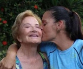 Glória Menezes, de 86 anos, ganhou beijo da nora Mocita Fagundes em foto postada pela mulher de Tarcísio Filho nesta manhã (3) em seu Instagram. Na legenda, a atleta reforçou a rel(Imagem:Reprodução)