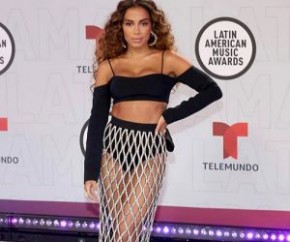 Anitta compartilhou em suas redes sociais o anúncio do Latin Grammy Celebra Ellas y su Música, do qual é uma das convidadas. A cantora irá se apresentar no domingo, 9 de maio, Dia(Imagem:Reprodução)