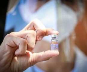 A Organização Mundial de Saúde (OMS) informa em comunicado que liberou nesta sexta-feira, 30, o uso da vacina da Moderna contra a covid-19 para uso emergencial. Com isso o imunizan(Imagem:Reprodução)