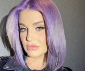 Kelly Osbourne, 36, filha do músico Ozzy Osbourne, compartilhou um vídeo nos stories do Instagram admitindo aos seus 2, 3 milhões de seguidores que teve uma recaída após quatro ano(Imagem:Reprodução)