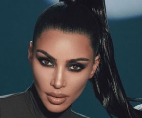 Kim Kardashian, 40, fez sua estreia oficial na lista anual de bilionários da revista Forbes, divulgada nesta sexta-feira (6). A socialite e estrela de reality shows alcançou um pat(Imagem:Reprodução)