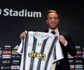 Brasileiro Arthur e companheiros de Juventus são flagrados em festa e multados(Imagem:Reprodução)