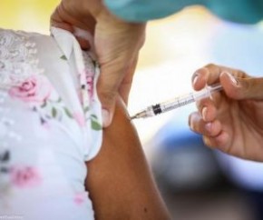 O número de pessoas vacinadas com ao menos uma dose contra a covid-19 no Brasil chegou nesta terça-feira, 5, a 148.111.367, o equivalente a 69,43% da população total. Nas últimas 2(Imagem:Reprodução)