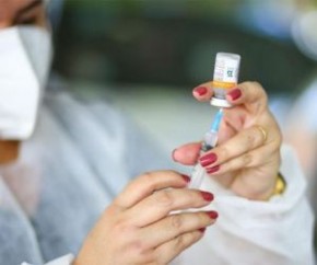 A Secretaria de Estado da Saúde divulgou, nesta segunda-feira (19), que mais de 100 mil pessoas já foram imunizadas contra a Covid-19 no Piauí.     De acordo com dados do Vacinômet(Imagem:Reprodução)