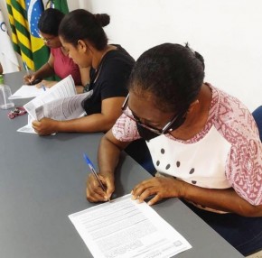 Agricultores de Floriano assinam contratos para fornecimento de alimentos à rede municipal de ensino.(Imagem:Reprodução/Instagram)