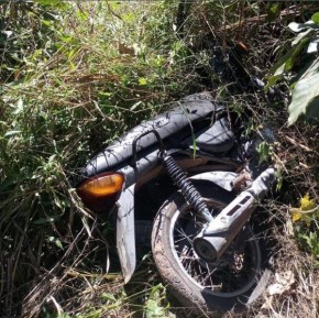 Polícia Militar recupera veículo furtado em matagal no bairro Bom Lugar, em Floriano.(Imagem:Reprodução/Instagram)