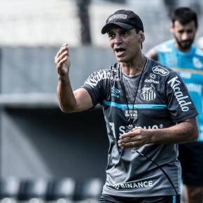 Fabián Bustos, técnico do Santos(Imagem:Reprodução)