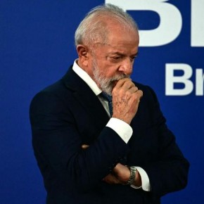 Além disso, critica o julgamento do ex-presidente Jair Bolsonaro ? réu no Supremo Tribunal Federal (STF) por crimes como tentativa de golpe de Estado e organização criminosa.  O pe(Imagem:Reprodução)