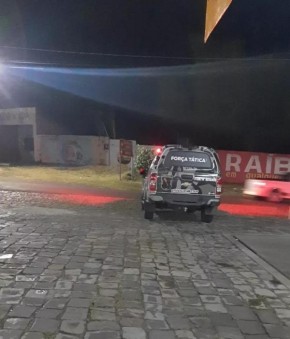Criminosos fingem pedir ajuda, invadem casa e mantêm ex vice-prefeito e esposa reféns em Água Branca, no Piauí.(Imagem:Divulgação/PM)