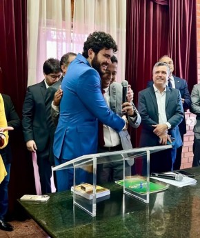 Deputado federal Dr. Francisco Costa celebra posse de Dr. Marcus Vinícius Kalume na Assembleia Legislativa do Piauí(Imagem:Reprodução/Instagram)