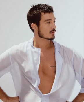 Tiago Iorc lança single com tema romântico que compôs e gravou para a novela 