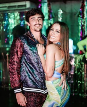 Anitta posa agarradinha com Bruno Montaleone em festa e elogia.(Imagem:Reprodução/Instagram)
