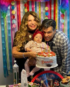 Mauricio Mattar e Elba Ramalho comemoram quatro meses da neta(Imagem:Reprodução)