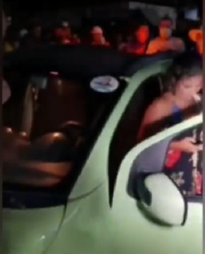 Carro invade evento político em Barão de Grajaú e por pouco, não causa uma tragédia.(Imagem:Reprodução)