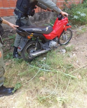 Motocicleta roubada é recuperada pela Polícia Militar em Floriano.(Imagem:Reprodução/Instagram)