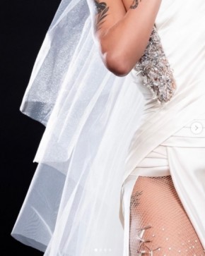 Pabllo Vittar faz post misterioso, vestida de noiva.(Imagem:Reprodução/Twitter)