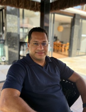 Prefeito Gleydson Resende aparece de novo visual nas redes e brinca: