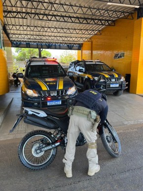 PRF recupera duas motocicletas com indícios de adulteração e registro de roubo em Floriano.(Imagem:Divulgação/PRF)