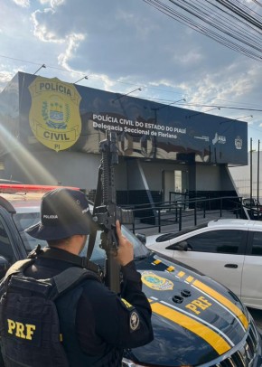 Homem foi localizado em um ônibus que fazia o trajeto entre São Paulo e Teresina; ação ocorreu na BR 230, nesta terça-feira (14).(Imagem:Divulgação/PRF)