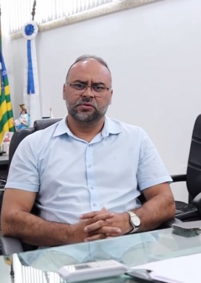 Vereador Joab Curvina acompanha assinatura da ordem de serviço da Praça da Liberdade.(Imagem:Reprodução/Instagram)