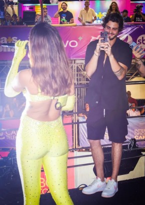 Lucca Picon filma Anitta no Carnatal.(Imagem:Manuela Scarpa/Brazil News)