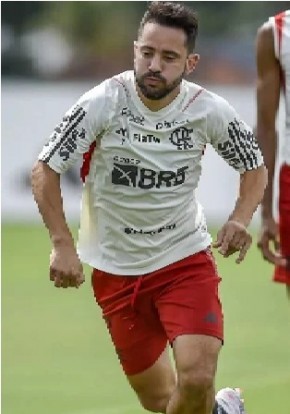 Everton Ribeiro durante treino do Flamengo para o jogo desta quinta(Imagem:Gilvan de Souza)
