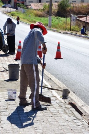 Canteiros centrais de Floriano passam por recuperação(Imagem:SECOM)