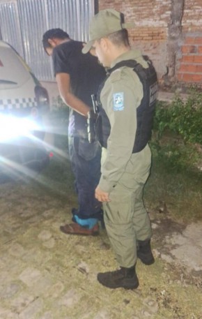  Pol&iacute;cia Militar recupera motocicleta furtada e frustra tentativa de furto em galp&atilde;o em Floriano.(Imagem:Divulga&ccedil;&atilde;o/PM)