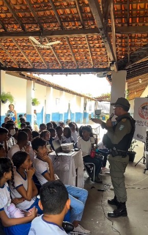 Projeto promove cultura de paz em escola de Floriano com participa&ccedil;&atilde;o da Pol&iacute;cia Militar.(Imagem:Reprodu&ccedil;&atilde;o/Instagram)